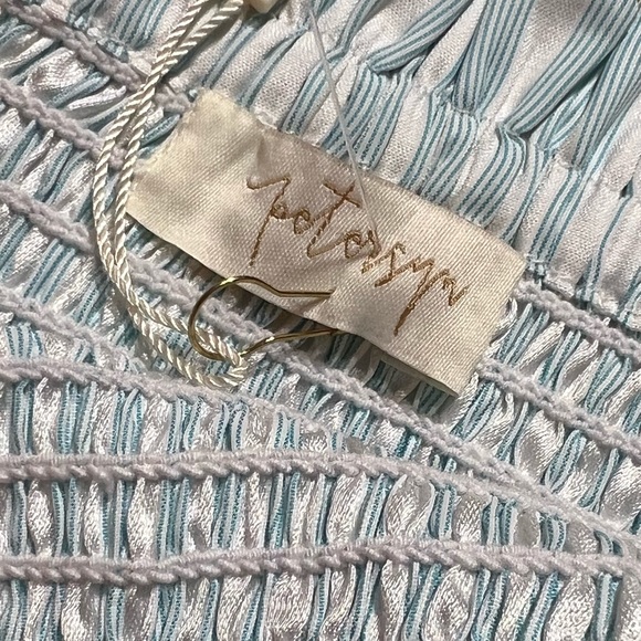 NWT Petersyn top S💕 - Picture 3 of 4